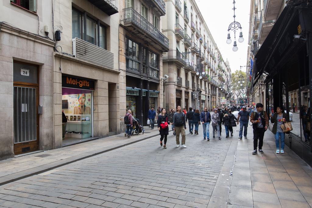 En Ferran By The Streets *