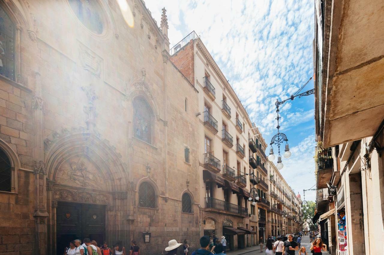 En Ferran By The Streets